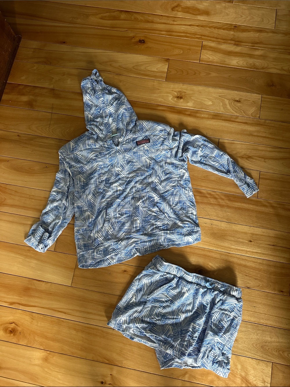 Vineyard Vines Light Blue and White Palm-Print Kids Pajama Set with Hood